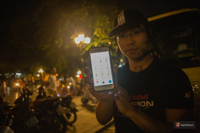 Mới mở cửa ở Việt Nam 1 ngày, người người nhà nhà đã rủ nhau bắt Pokémon GO ở khắp nơi rồi đây này! - Ảnh 17.