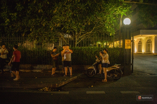 Mới mở cửa ở Việt Nam 1 ngày, người người nhà nhà đã rủ nhau bắt Pokémon GO ở khắp nơi rồi đây này! - Ảnh 22.