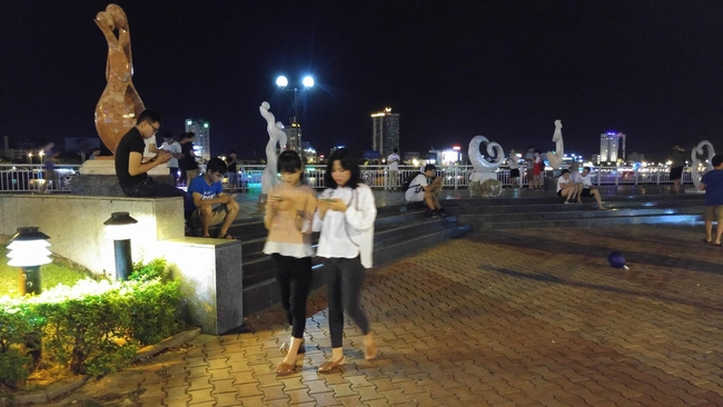 Mới mở cửa ở Việt Nam 1 ngày, người người nhà nhà đã rủ nhau bắt Pokémon GO ở khắp nơi rồi đây này! - Ảnh 23.