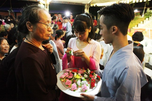 nhung hinh anh xuc dong trong mua vu lan bao hieu hinh anh 8