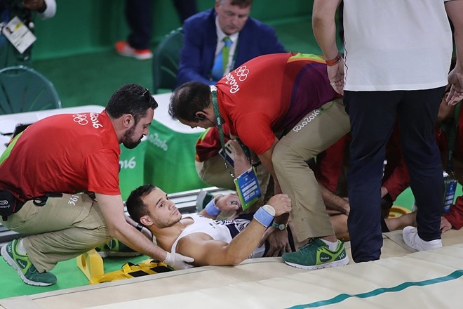 Pha gay gap chan cua VDV Phap tai Olympic hinh anh 6