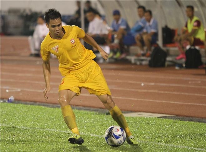 Dan noi binh Hai Phong gay soc truoc duong kim vo dich B.Binh Duong hinh anh