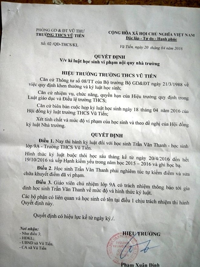 Hieu truong duoi hoc sinh tieu bay trong truong bi ky luat hinh anh 2