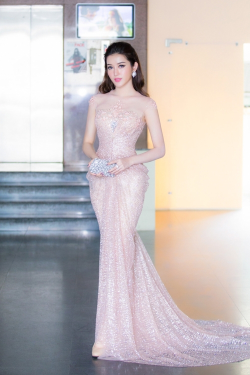 my-nhan-viet-mac-dep-nhat-tuan-4