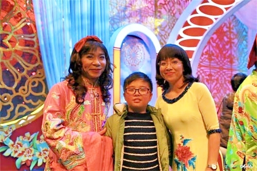 thao van bat ngo tung anh cuoi rang ro ben chong cu cong ly - 2