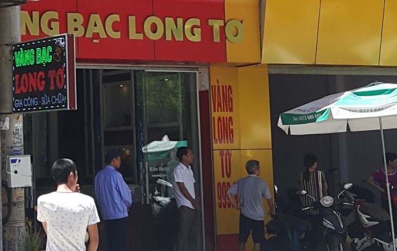 trom dot nhap nang 100 cay vang trong dem hinh anh 1