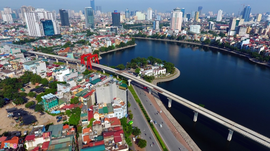 Hinh anh duong sat tren cao ngoan ngoeo xuyen thu do hinh anh 2