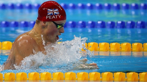 adam-peaty-cau-be-so-nuoc-gianh-hc-vang-olympic-voi-ky-luc-boi-ech
