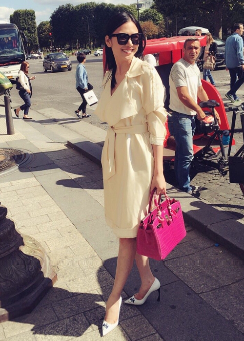 ngoc-trinh-va-ong-bau-tinh-tu-sai-buoc-o-paris-9