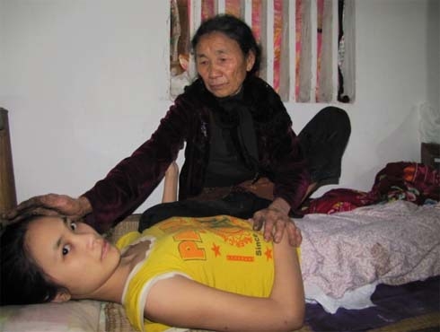 thieu-nu-8-nam-cho-chet-da-qua-doi-vi-chay-mau-tuy-song