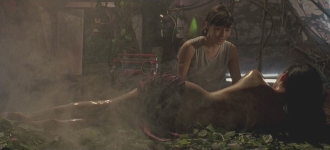 Các mỹ nhân châu Á gây chú ý với cảnh sex đồng giới