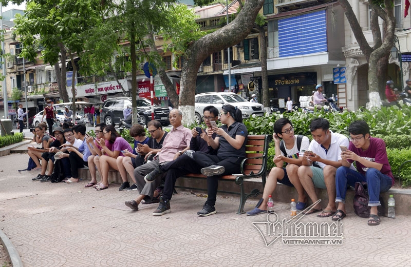 Pokemon Go, săn Pokemon, bắt Pokemon, game thủ, dừng đỗ sai quy định, sử dụng điện thoại khi tham gia giao thông