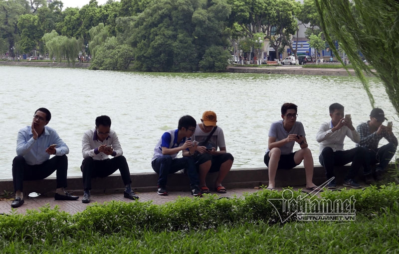 Pokemon Go, săn Pokemon, bắt Pokemon, game thủ, dừng đỗ sai quy định, sử dụng điện thoại khi tham gia giao thông