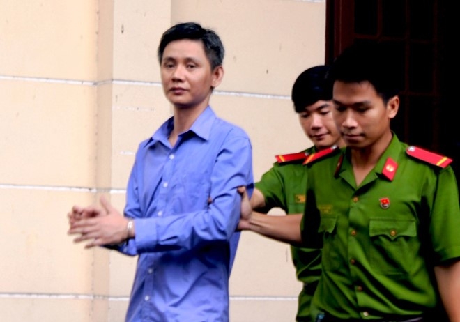 Gan 30 giang ho cam ma tau tim doi thu truy sat hinh anh 1