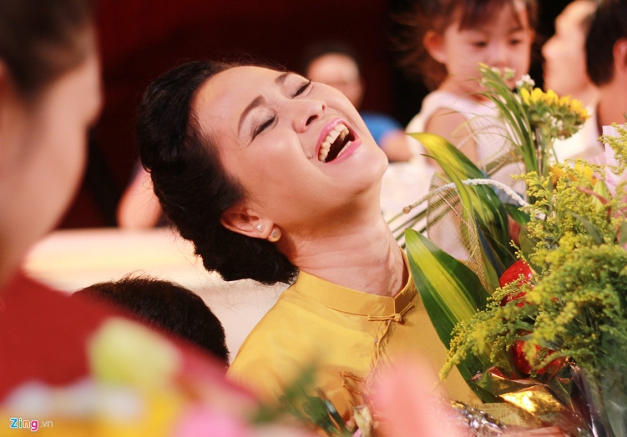 Giay phut chia tay xuc dong cua NSND Lan Huong hinh anh 3