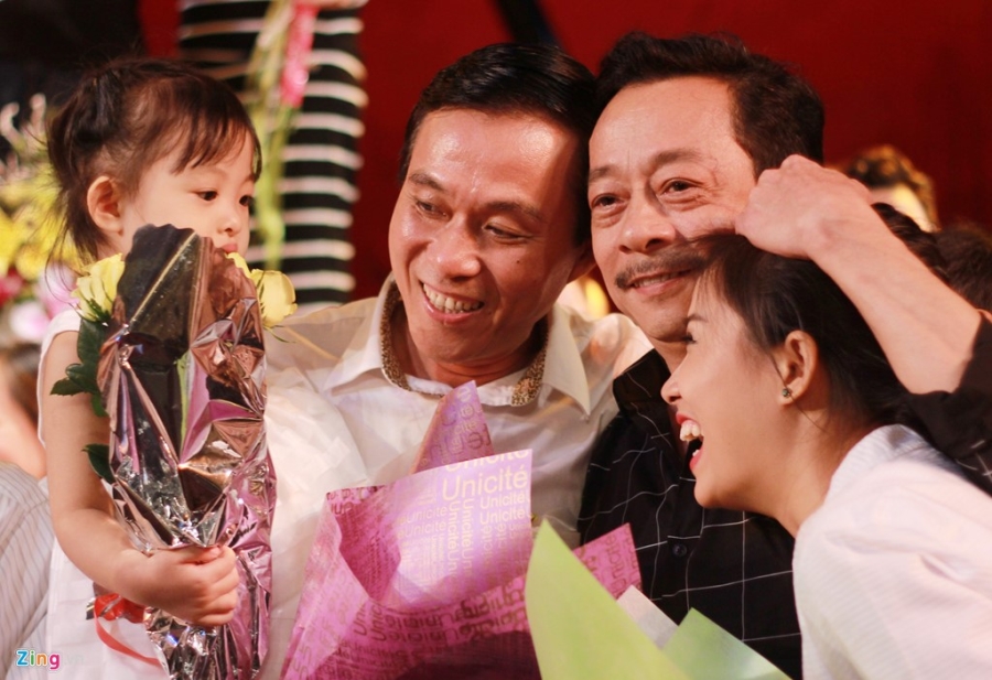 Giay phut chia tay xuc dong cua NSND Lan Huong hinh anh 6