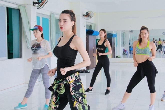 Hồ Ngọc Hà khoe eo trên sàn tập nhảy cùng học trò The Face