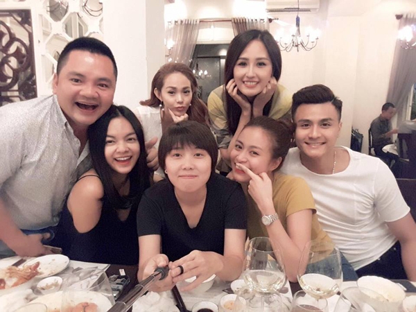 hoang-thuy-linh-don-sinh-nhat-ben-nguoi-yeu-va-nhom-ban-than-2