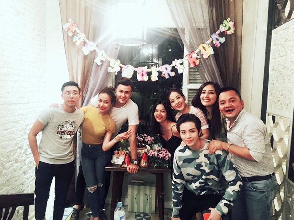 hoang-thuy-linh-don-sinh-nhat-ben-nguoi-yeu-va-nhom-ban-than-3