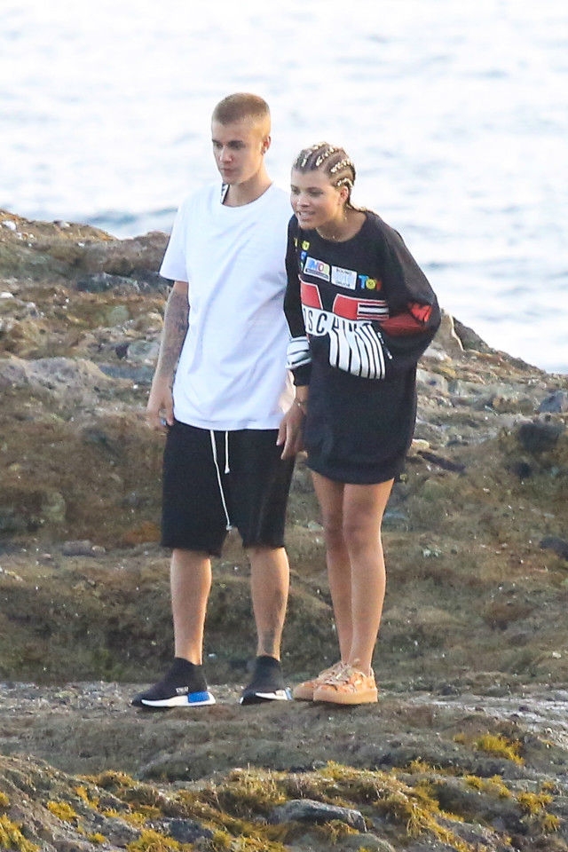 Justin Bieber bị nghi qua đêm cùng con gái danh ca Lionel Richie - 1