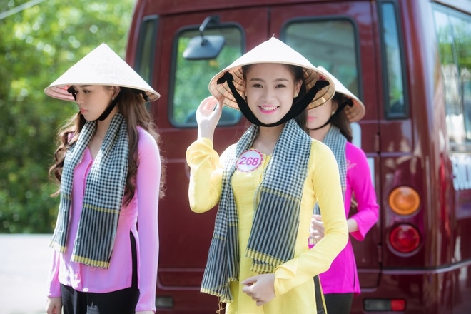 Dàn người đẹp Hoa hậu Việt Nam duyên dáng với áo bà ba