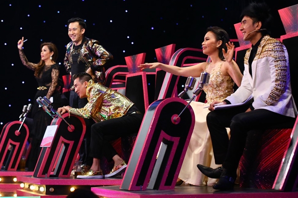 mr-dam-om-mat-cm-ly-het-lon-vi-thi-sinh-giong-phuong-thanh-1