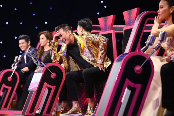 mr-dam-om-mat-cm-ly-het-lon-vi-thi-sinh-giong-phuong-thanh-2