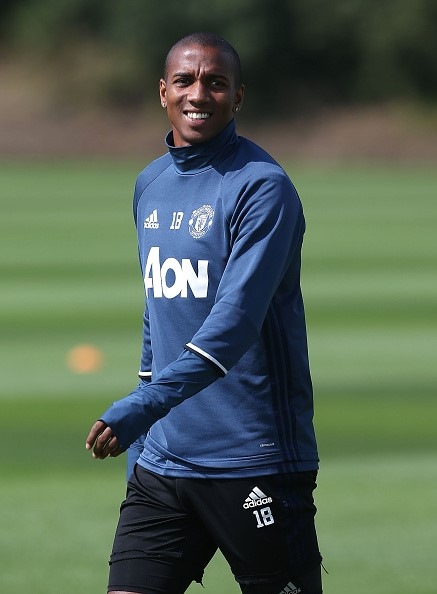 Pogba rang ro trong buoi tap dau tien o MU hinh anh 8