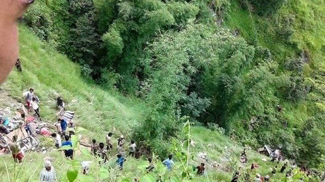 Một vụ tai nạn xe buýt xảy ra ngày 15.8 khiến hàng chục người thiệt mạng ở Nepal /// The Kathmandu Post
