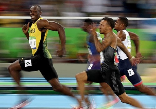 Bolt quay lai nhin doi thu khi ve nhat tao cam xuc o Olympic hinh anh 2