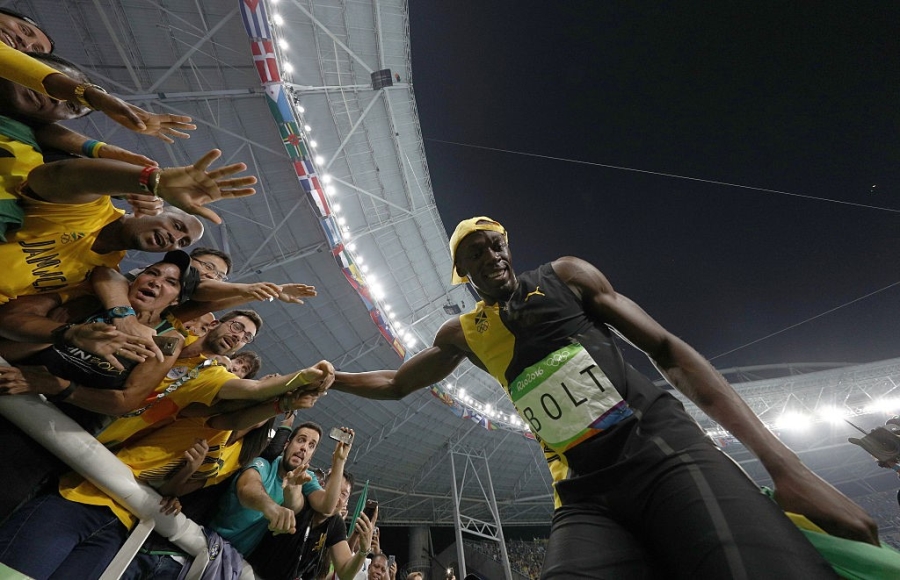 Bolt quay lai nhin doi thu khi ve nhat tao cam xuc o Olympic hinh anh 5