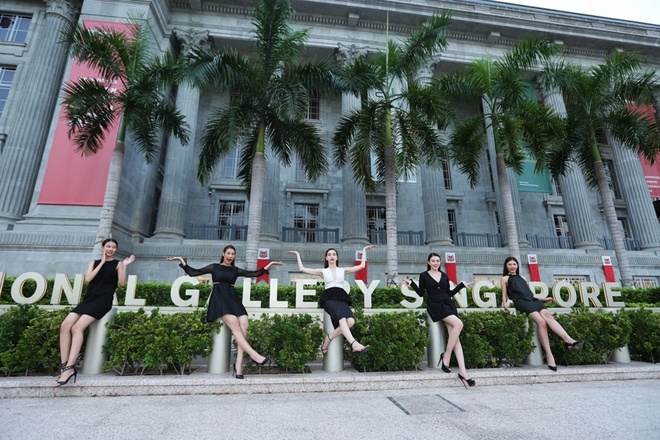 Hà Hồ cùng dàn chân dài The Face du lịch Singapore