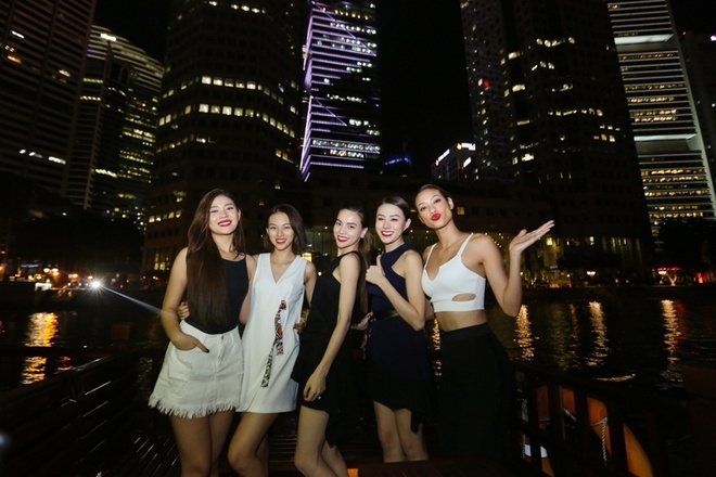 Hà Hồ cùng dàn chân dài The Face du lịch Singapore