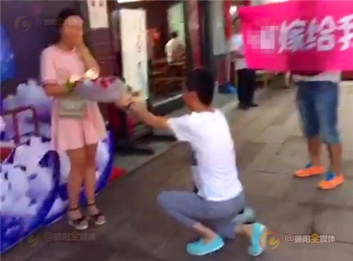 lay so do cau hon, chang trai tq bi mang te tat hinh anh 1