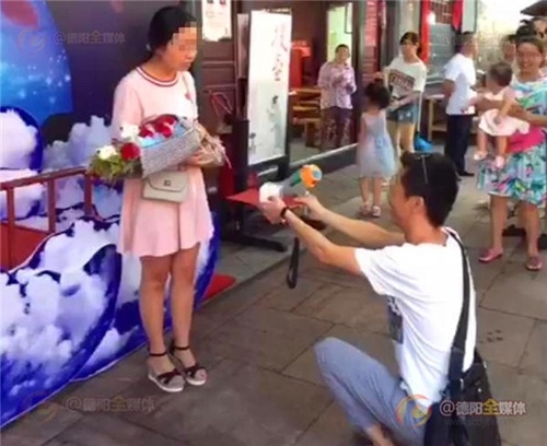 lay so do cau hon, chang trai tq bi mang te tat hinh anh 3