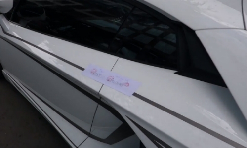 sieu-xe-lamborghini-26-ty-bi-niem-phong-tren-duong-cam-do-1