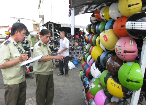 tp-hcm-kien-nghi-phat-nguoi-doi-mu-bao-hiem-rom