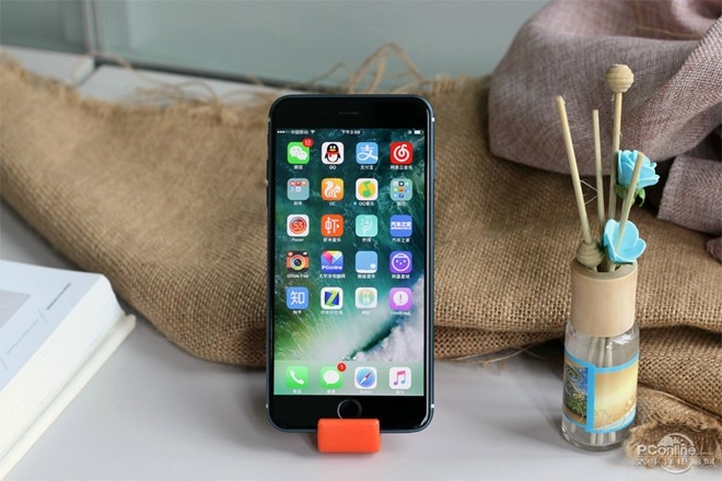 Anh iPhone 7 Pro bat nguon sang man hinh, vo mau moi hinh anh 3