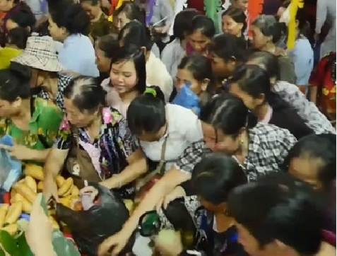 'Giật cô hồn' mà, bắt xếp hàng sao được? - Ảnh 1