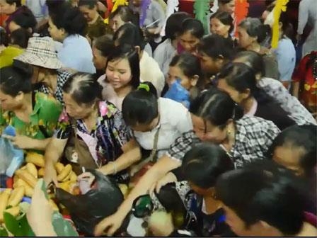 tranh cướp, cướp lộc, lễ hội, rằm tháng bày, thói xấu người Việt