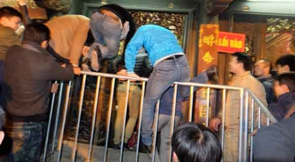 tranh cướp, cướp lộc, lễ hội, rằm tháng bày, thói xấu người Việt