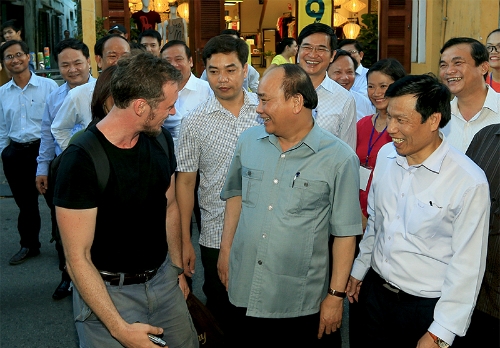 thu-tuong-xin-loi-viec-doan-xe-cong-di-vao-pho-co-hoi-an