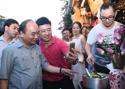 thu-tuong-xin-loi-viec-doan-xe-cong-di-vao-pho-co-hoi-an-2
