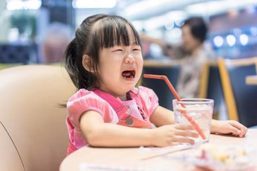câu nói, dạy con, con ăn vạ, hợp tác, cha mẹ