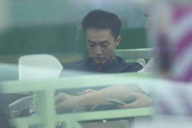 Cuong Do La lang le den xem phim ung ho ban gai Ha Vi hinh anh 3
