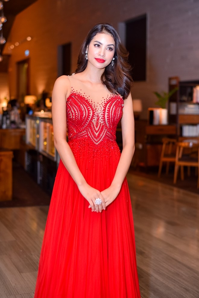 Lan Khue, Pham Huong do sac khi cung tham gia su kien hinh anh 3