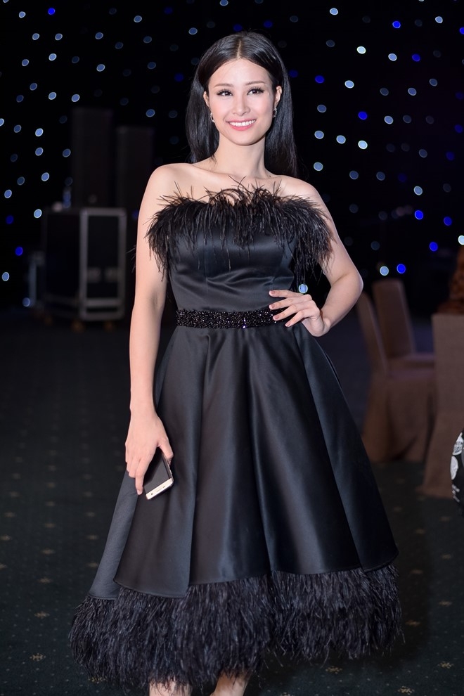 Lan Khue, Pham Huong do sac khi cung tham gia su kien hinh anh 5