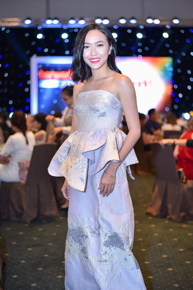 Lan Khue, Pham Huong do sac khi cung tham gia su kien hinh anh 11