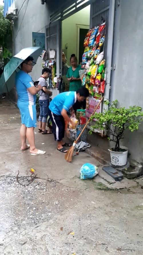 Bão đổ bộ, sinh viên méo mặt trữ mì tôm, trứng vì thực phẩm tăng giá - Ảnh 4
