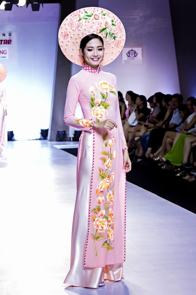 Lan Khue tro lai san catwalk sau nhieu thang vang bong hinh anh 3